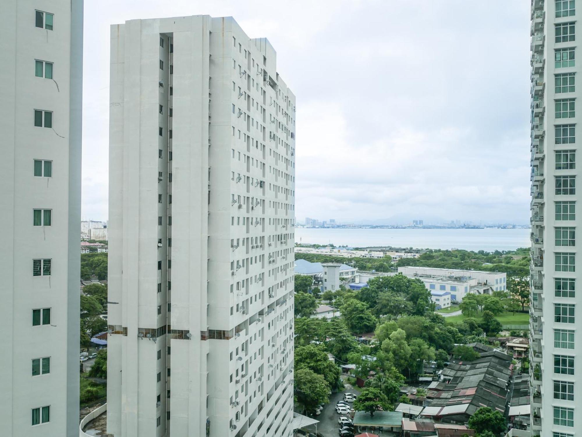 Penang Straits Garden Condominium Georgetown Exterior photo